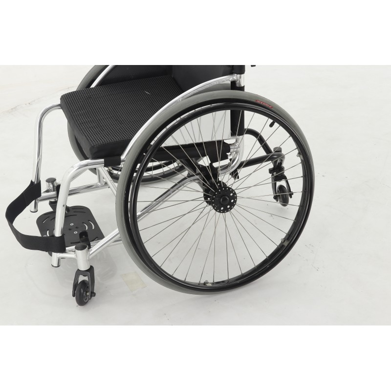 Лот 32 кресло-коляска FS756LQ